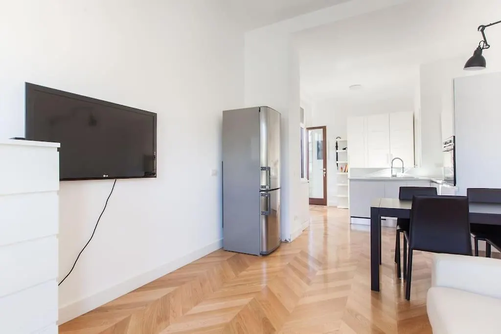 Studio Apartment Duomo Square Milan Italy