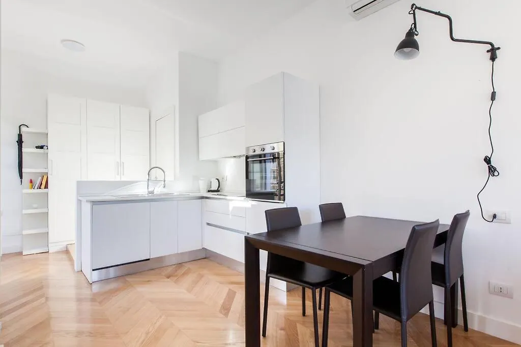 Studio Apartment Duomo Square Milan