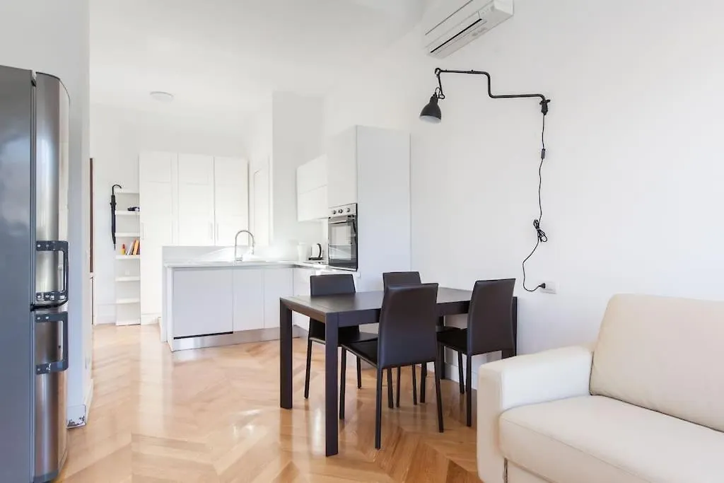 Studio Apartment Duomo Square Milan 0*,