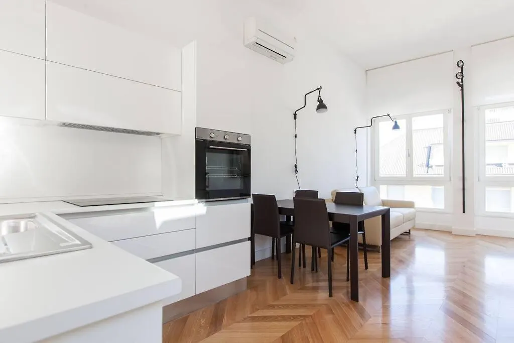 Studio Apartment Duomo Square Milan
